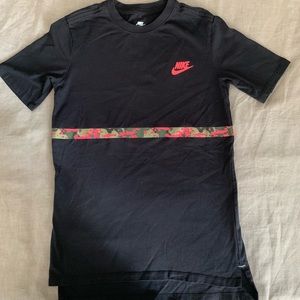 Nike youth M T-shirt with coral/green camo detail